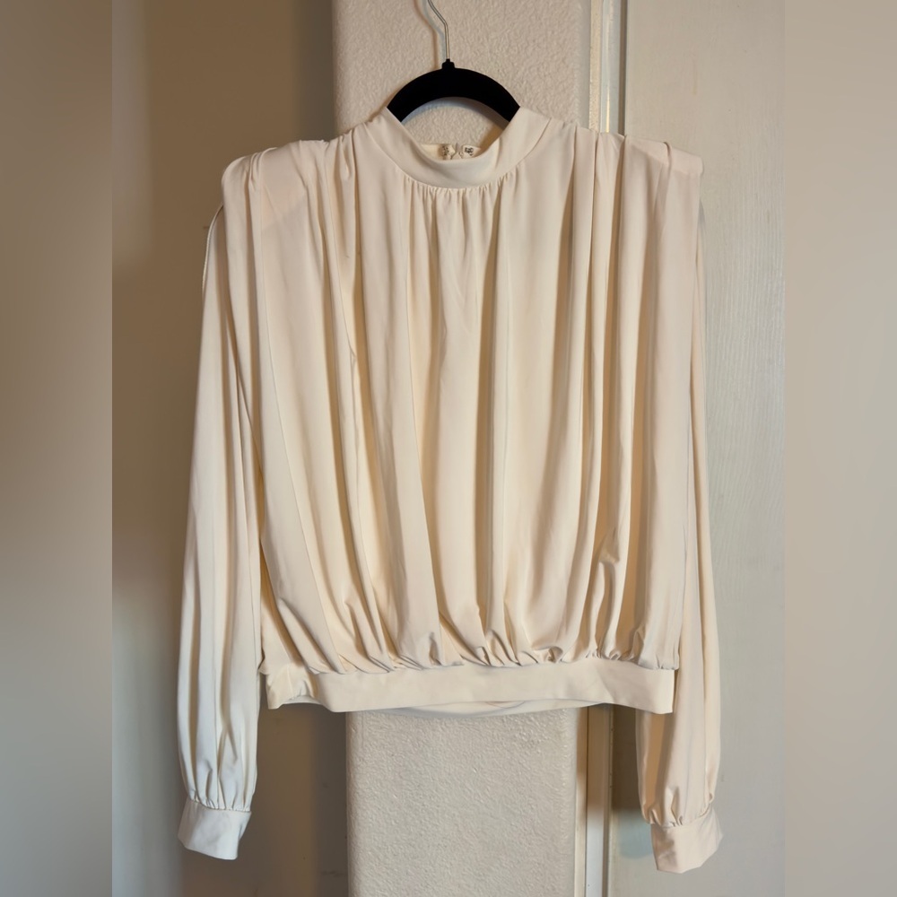 Express Padded Shoulder Ruched Top - Picture 2 of 7